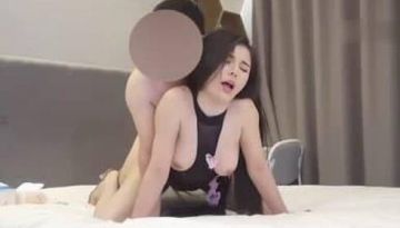 小胖与极品巨乳嫩模约啪，被操得美乳乱颤直唿过瘾~