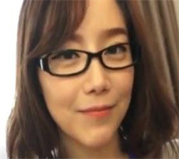 戴着眼镜的韩国少妇做爱 mp4