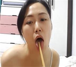 少妇无聊在家自慰的诱惑 mp4