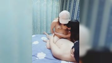 大肚男双飞俩嫩妹子