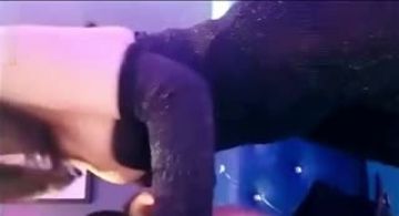 约到童颜大奶美眉直接在KTV内啪啪