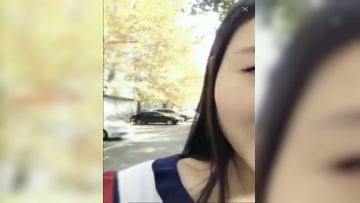 外表清纯白嫩长发重庆美女主播肉丝短裙户外真空直播无视路