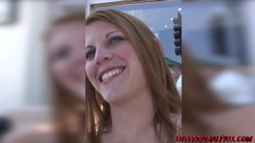 两个被吊死的黑人男子给球队贴上了一个性感的白人女孩的标签