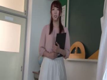 N1144 极小秘部少女极太肉棒捩込教室