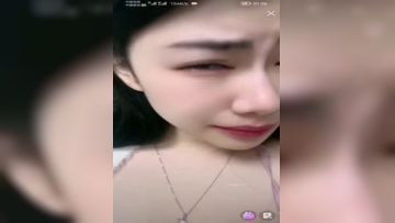 《疯狂抖音》美新娘5 美女喝高了洒酒疯耍的点大当街脱光光摆pose还跟jc动手(15)