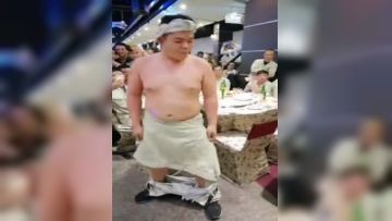 【网曝门事件】台湾三Y摩托车公司庆功宴上演春宫盛宴 美女公关邀请员工跪舔玩性爱游戏 高清720P原版无水印