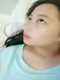 长相清纯挺嫩妹子怀孕了和老公啪啪，口交上位骑乘抽插浴室洗逼，露奶自摸掰穴特写非常诱人