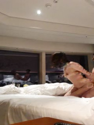 极品俊男靓女~身材巨好的男友持久力很威猛，艹得女主脸颊绯红，呻吟声一浪高过一浪！