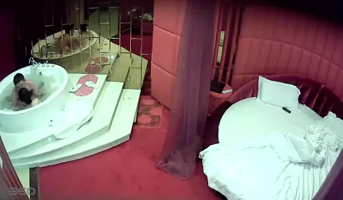 情趣酒店360监控TP七分裤哥和模特身材女友激情对白清...