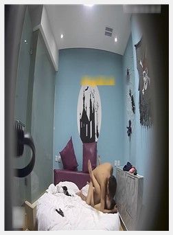 酒店TP漂亮美女被男友压在身下猛操干的妹子直叫用力...