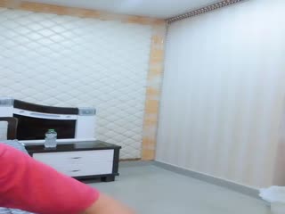 撅着屁股的黑丝小骚货