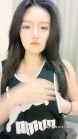 Juicypea新人高颜值爆乳性感美女，性感黑丝脱掉内裤自摸很是诱惑