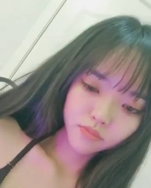 下班送女同事回家停在人来车往的路边口交 果然牛逼 女的口起来忘我境界 波波波的想个不停 高清无水印