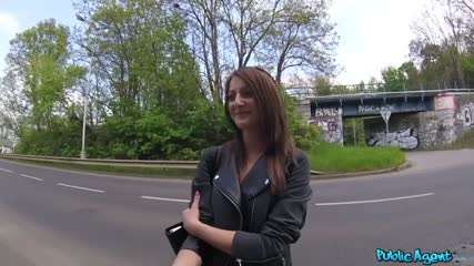 Public Agent - 她骑着我女牛仔在一个史诗般的户外操